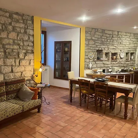 Bellissima Casa Dentro Il Castello Di *